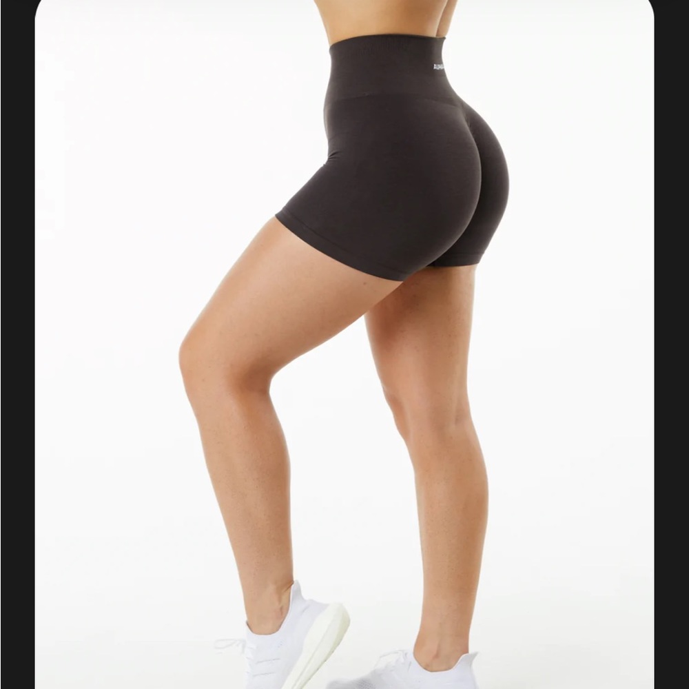 Amplify shorts 4.5” chocolate